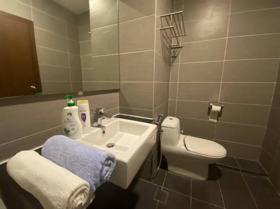 Ksl Mall Bathtub 1-4pax Netflix Jb Apartemen